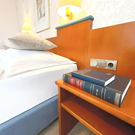 Kolossos Duesseldorf - 3* Neuss