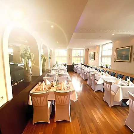 Kolossos Duesseldorf - 3* Neuss