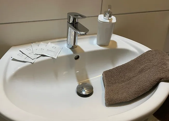 Kolossos Duesseldorf - Hotell Neuss